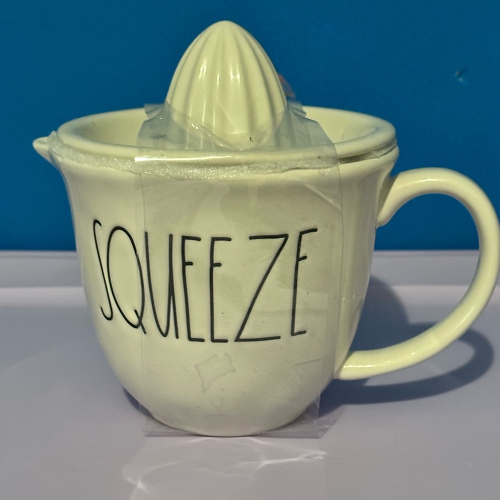 Rae Dunn “ Squeeze “ juicer. NWT 🇺🇸